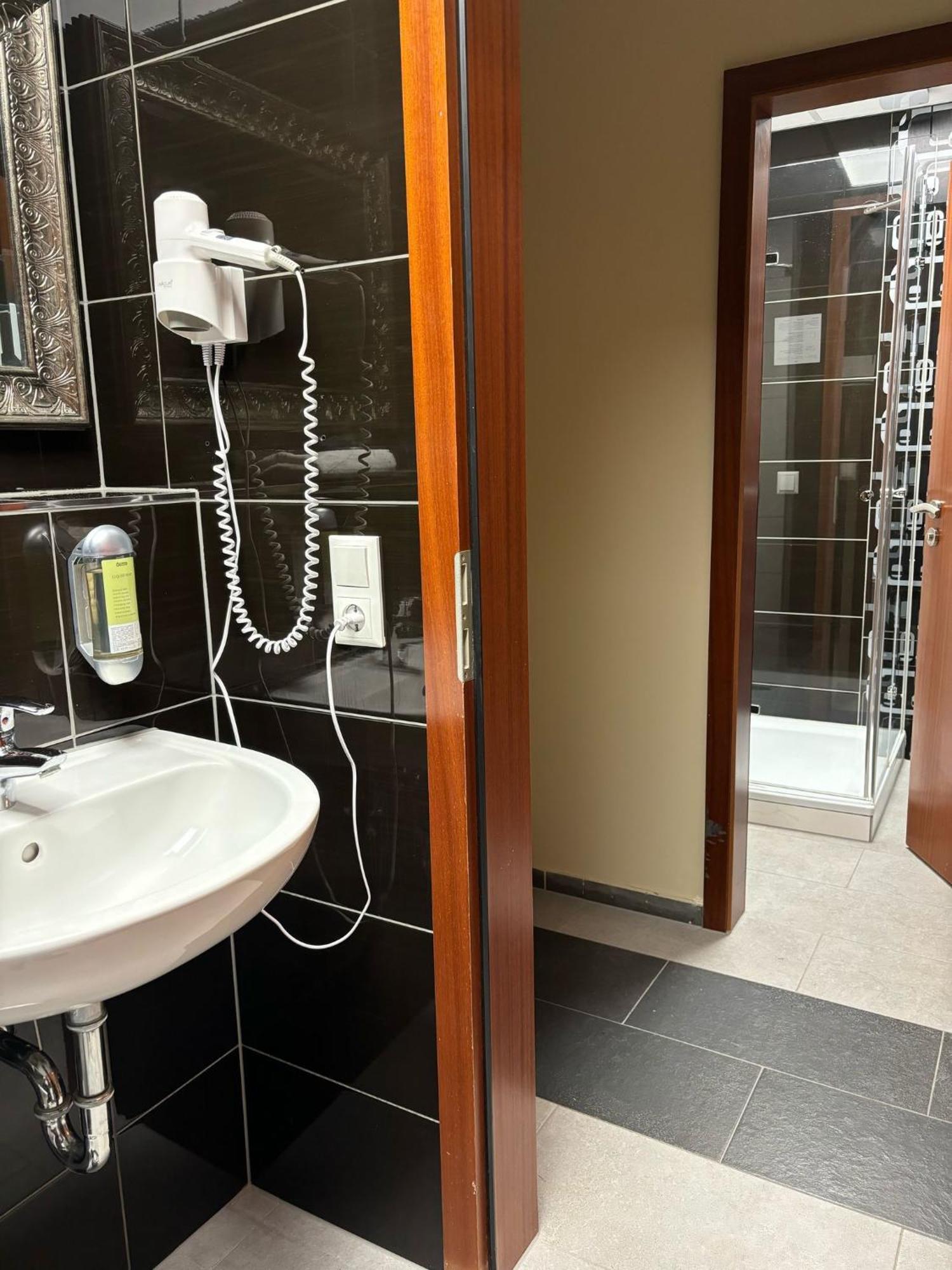 Hotel Athen Kelsterbach Frankfurt Airport מראה חיצוני תמונה
